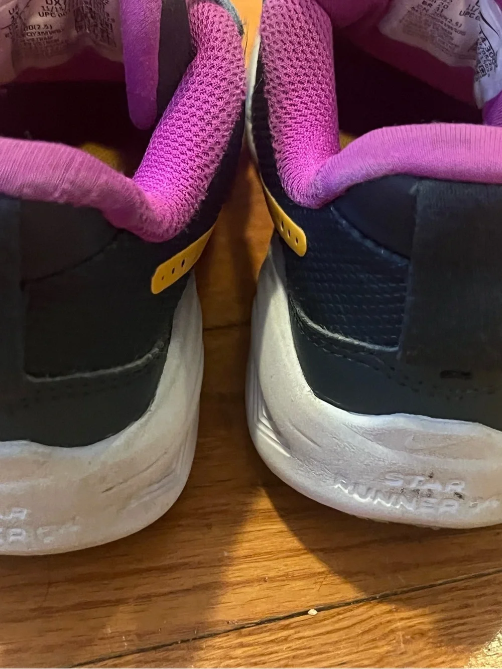 Nike Star Runner 4 Kids Sneaker Size 1Y Bold Colors Running Shoes